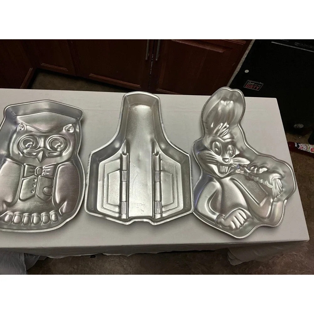 Lot of 10 vintage character cake pans, all new, see below for details, rare find